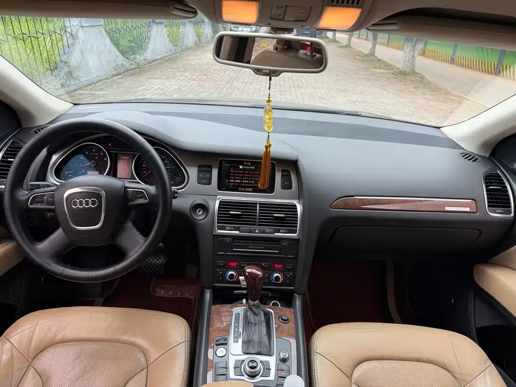 Audi Q7 2011 3.0 TFSI (200kW