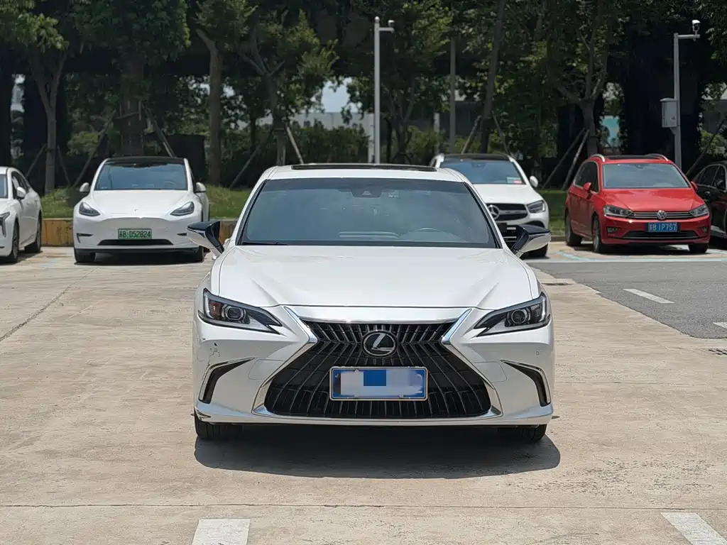 Lexus ES 2022 200