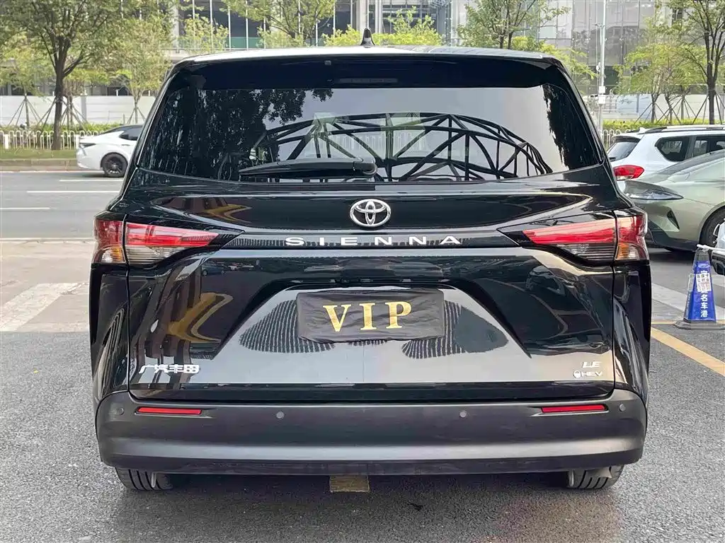 Toyota Sienna — миниатюра 6