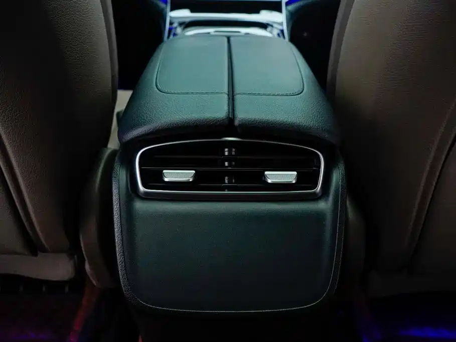 Mercedes-Benz EQE SUV — миниатюра 19
