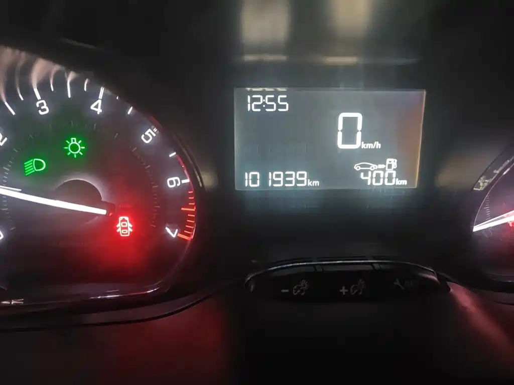 Peugeot 2008 2014 1.6L MT