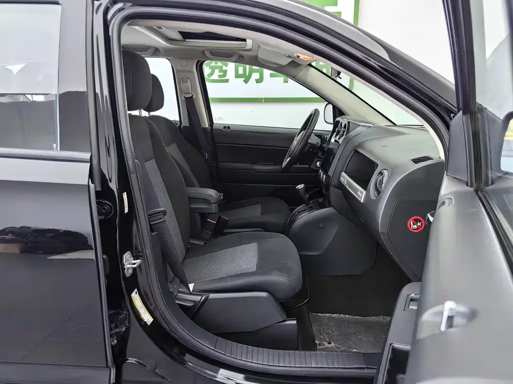 Jeep Compass (Import) — миниатюра 23