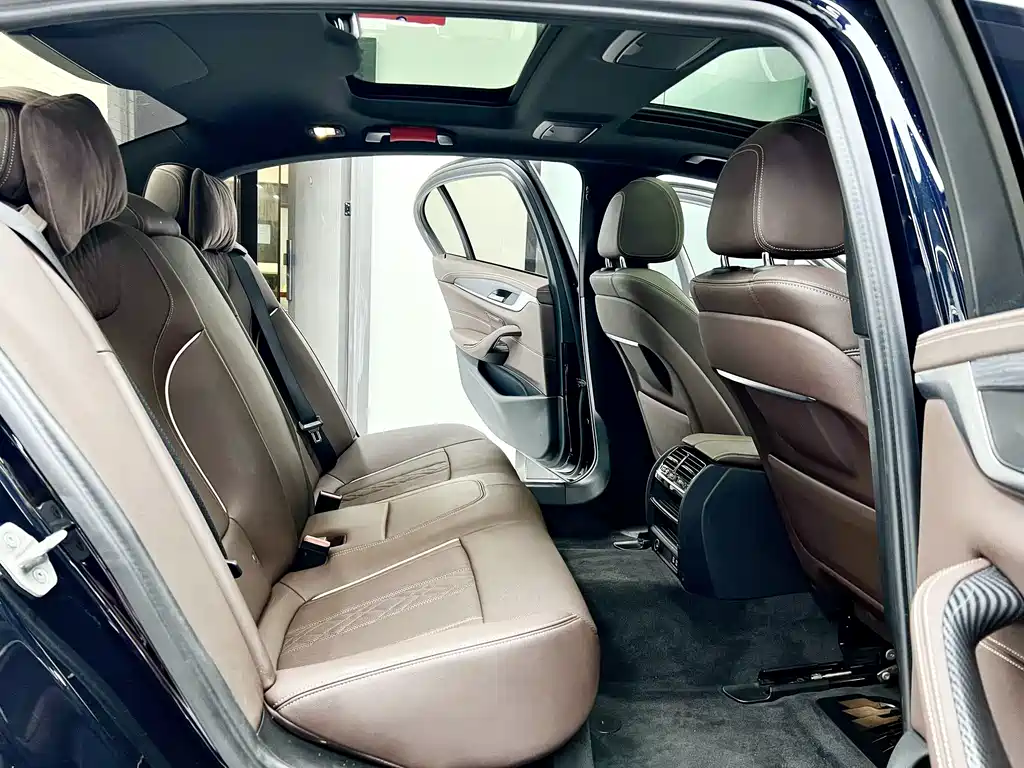 BMW 5 Series — миниатюра 6
