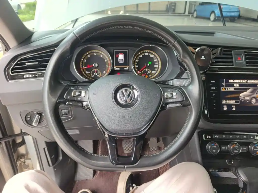 Volkswagen Tiguan L — миниатюра 11
