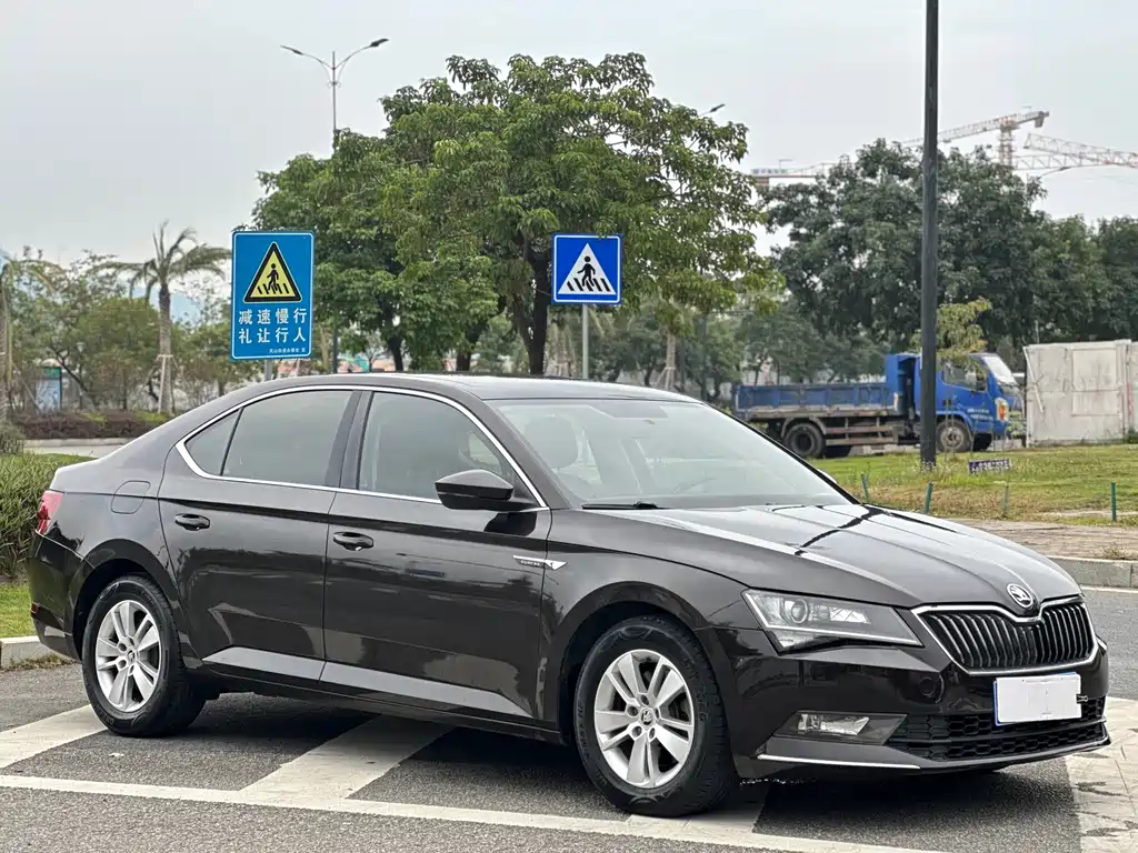 Skoda Superb — миниатюра 3