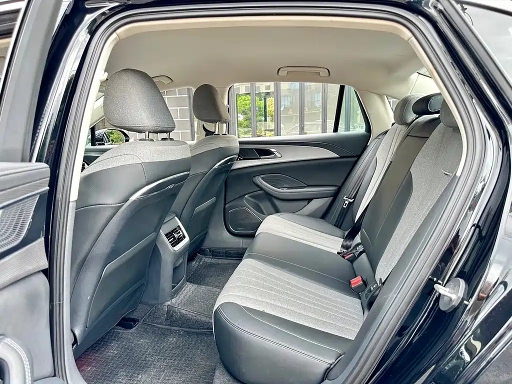 Hongqi Hongqi H5 — миниатюра 12
