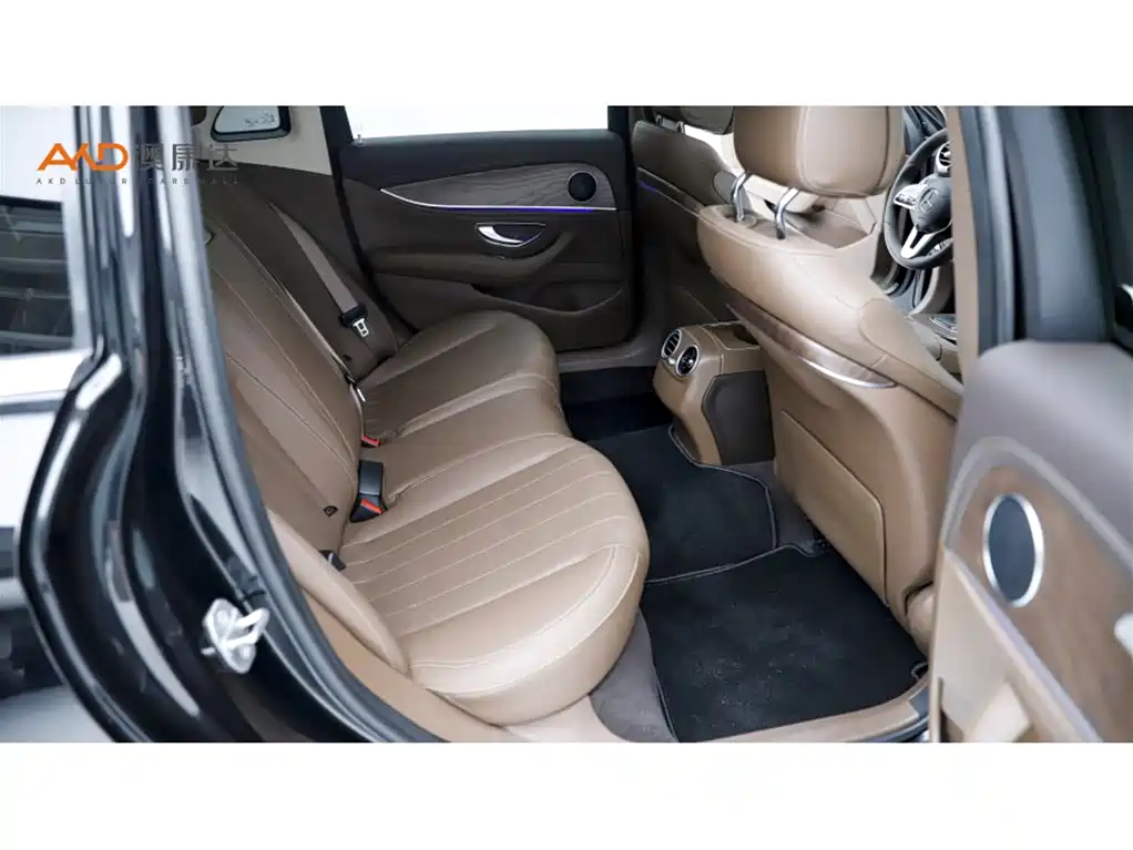 Mercedes-Benz E-Class — миниатюра 8