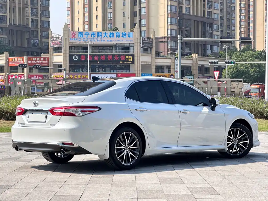 Toyota Camry — миниатюра 4
