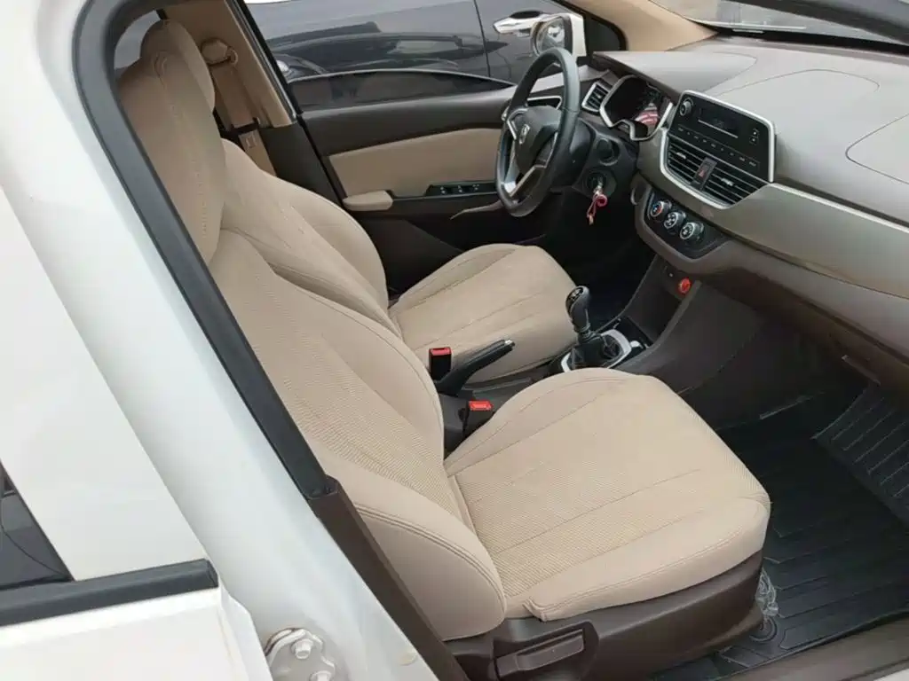 Baojun 310W — миниатюра 25