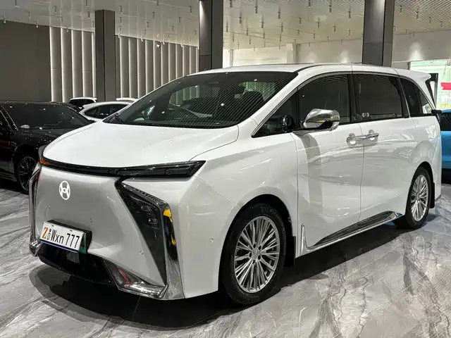 2025 GAC Hycan V09