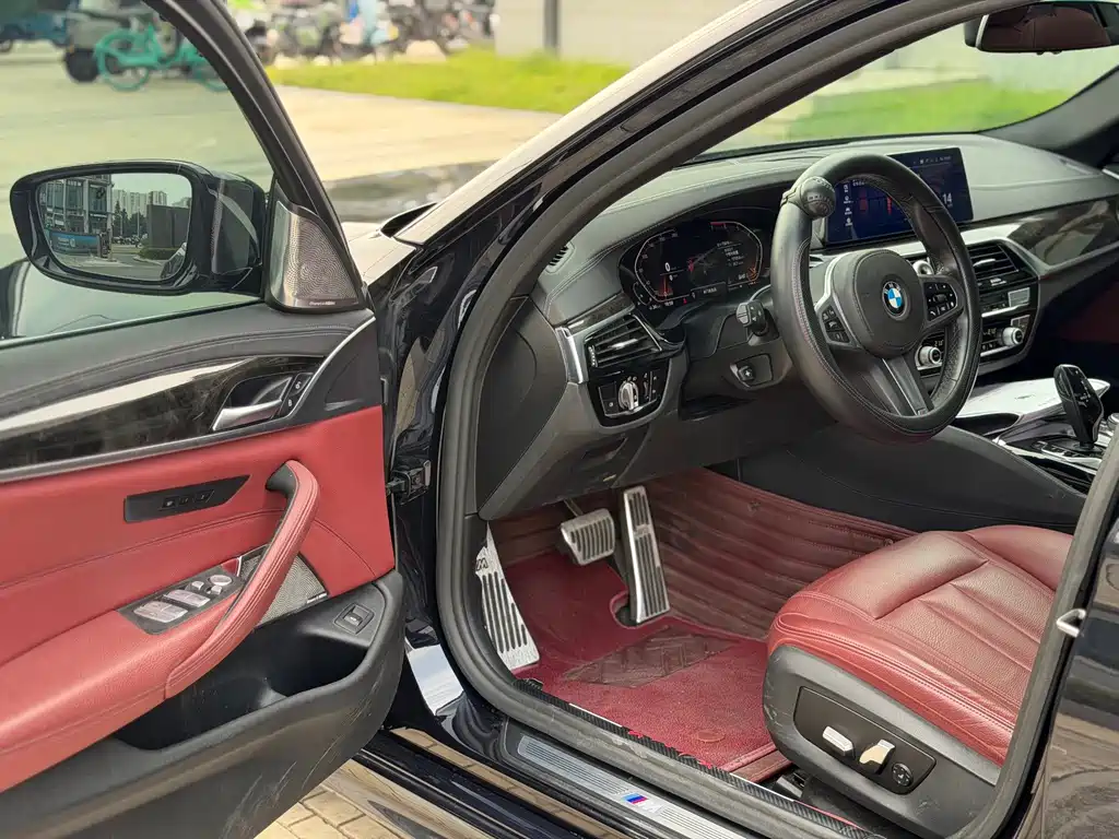 BMW 5 Series — миниатюра 4