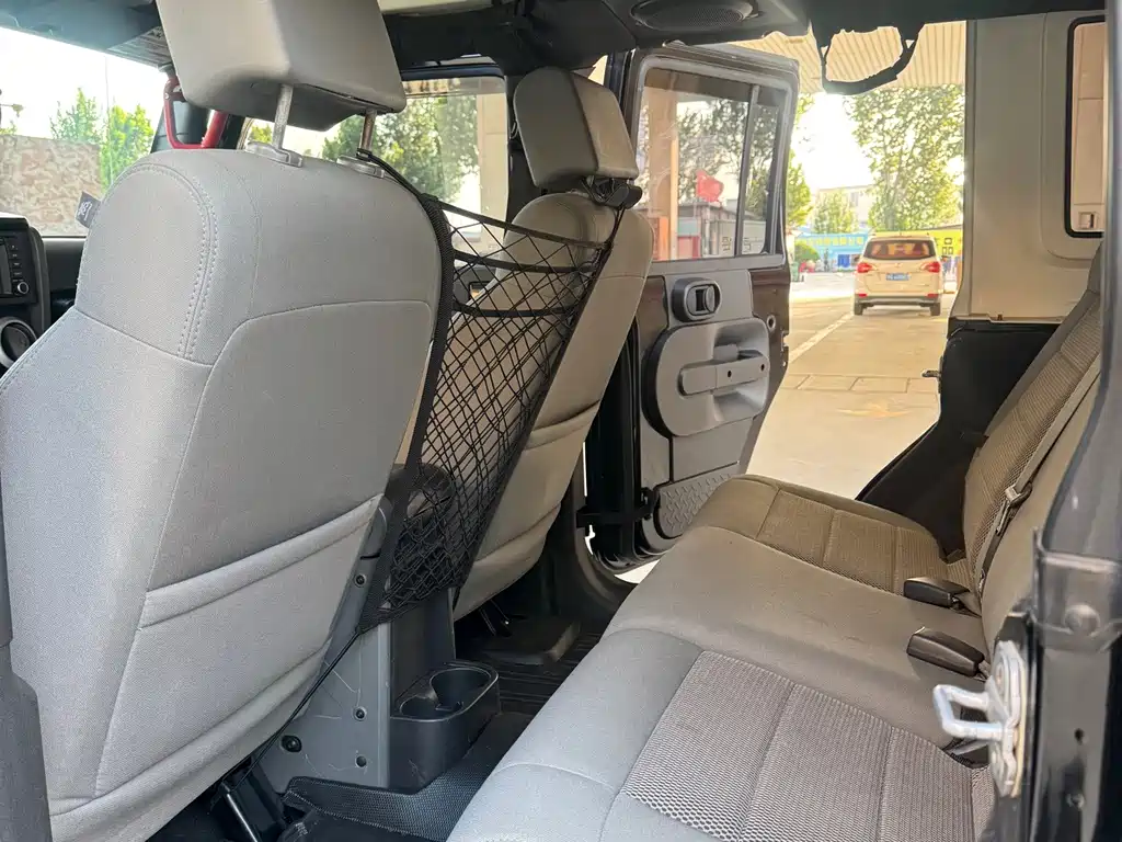 Jeep Wrangler — миниатюра 5