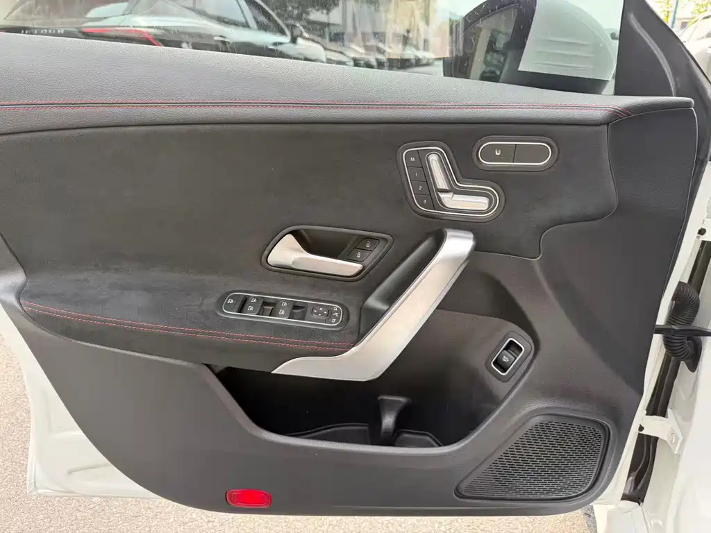 Mercedes-Benz CLA (Import) — миниатюра 4