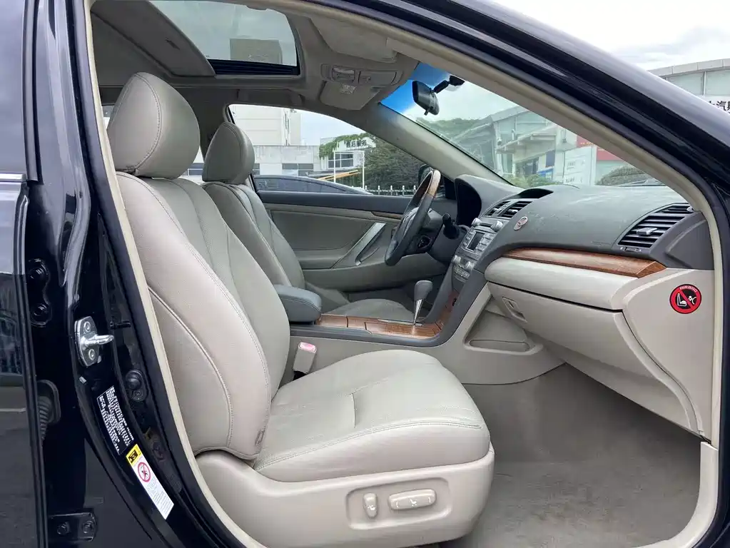 Toyota Camry — миниатюра 12