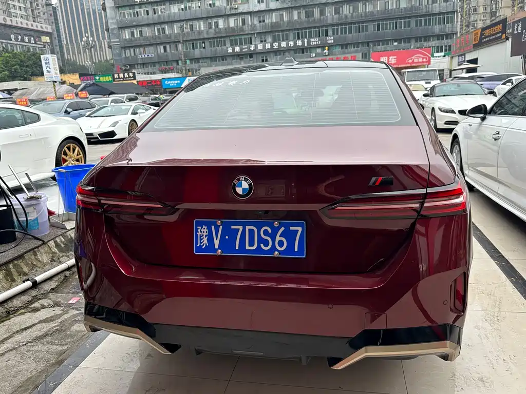 BMW 5 Series — миниатюра 12
