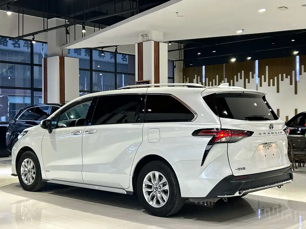 Toyota Granvia — миниатюра 30
