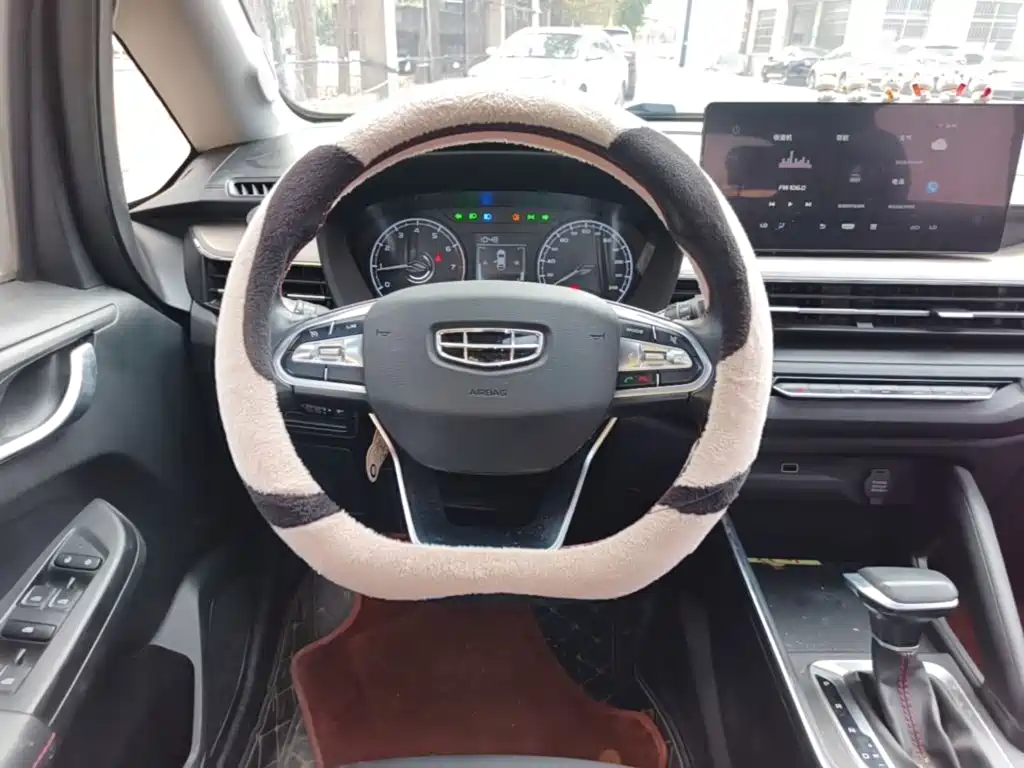 Geely Vision X3 — миниатюра 11