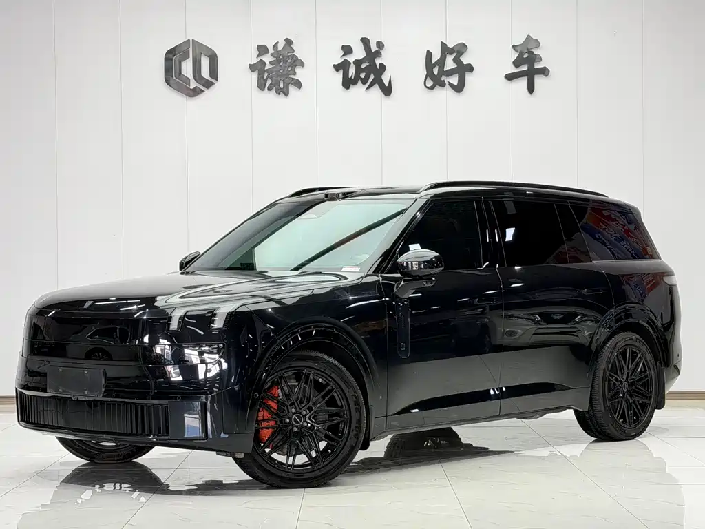 Lynk & Co 900
