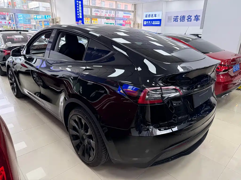 Tesla Model Y — миниатюра 7