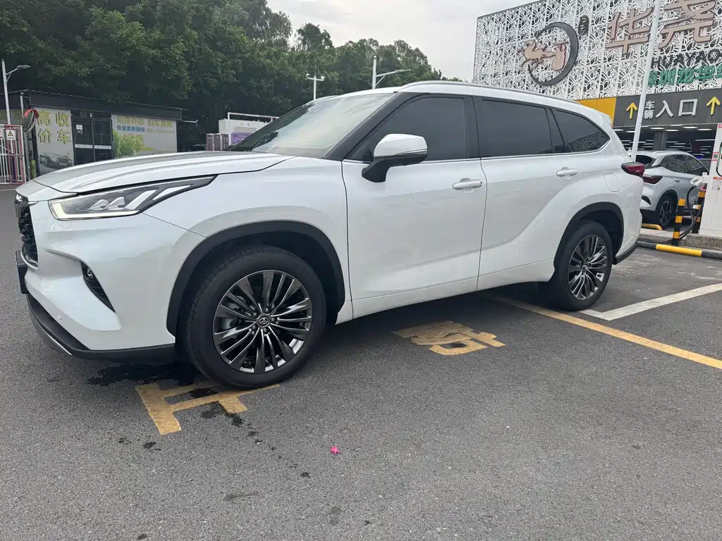 Toyota Highlander 2026 2.5L Luxury 7 мест