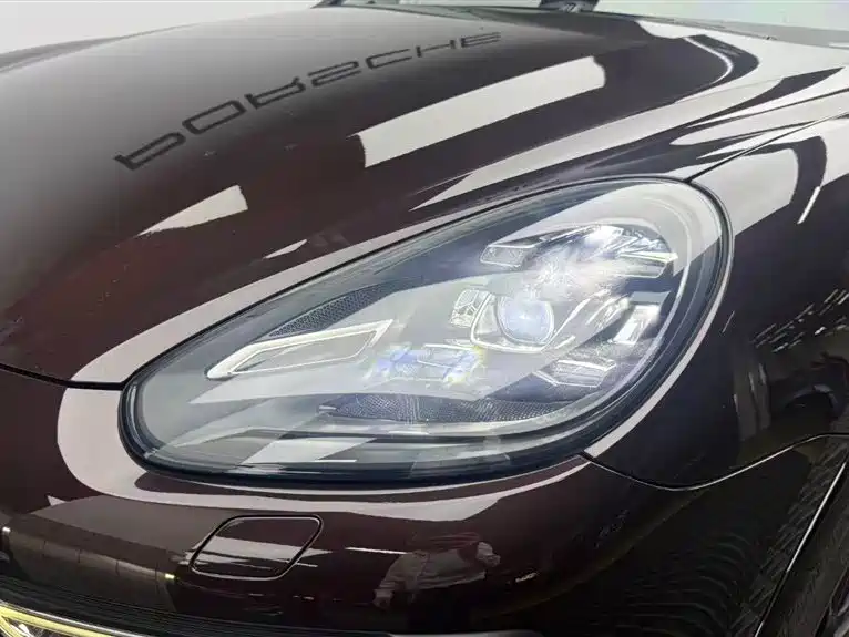Porsche Cayenne — миниатюра 7