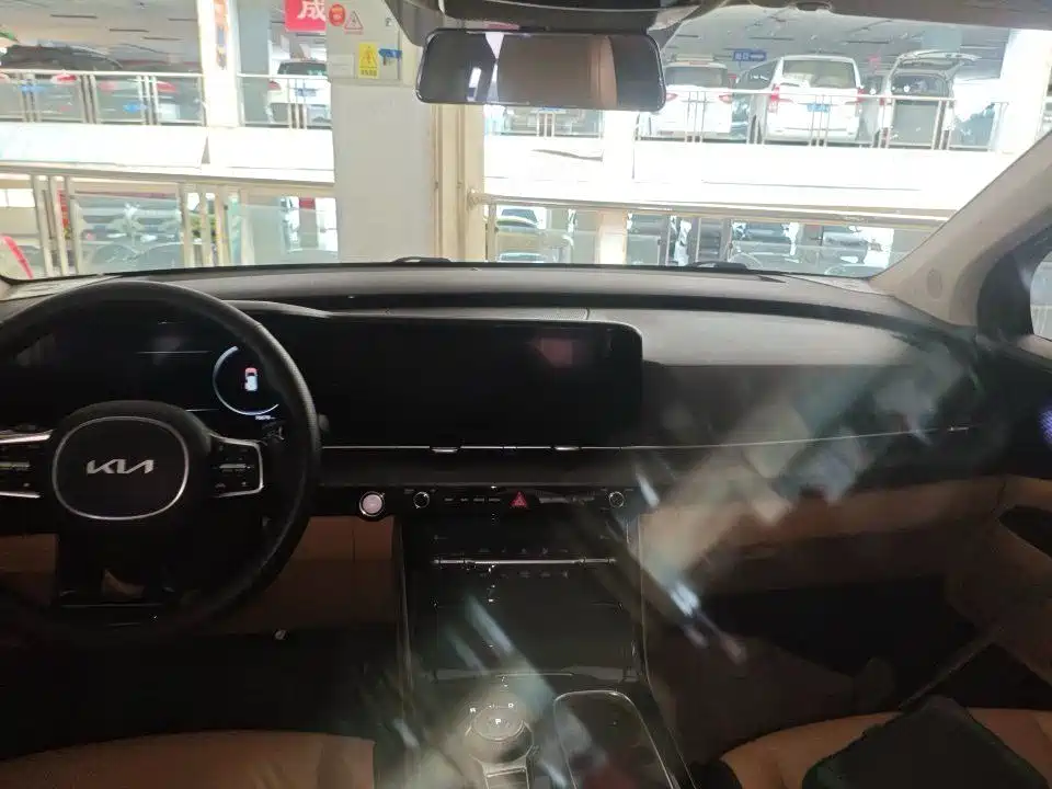 Kia Carnival — миниатюра 2