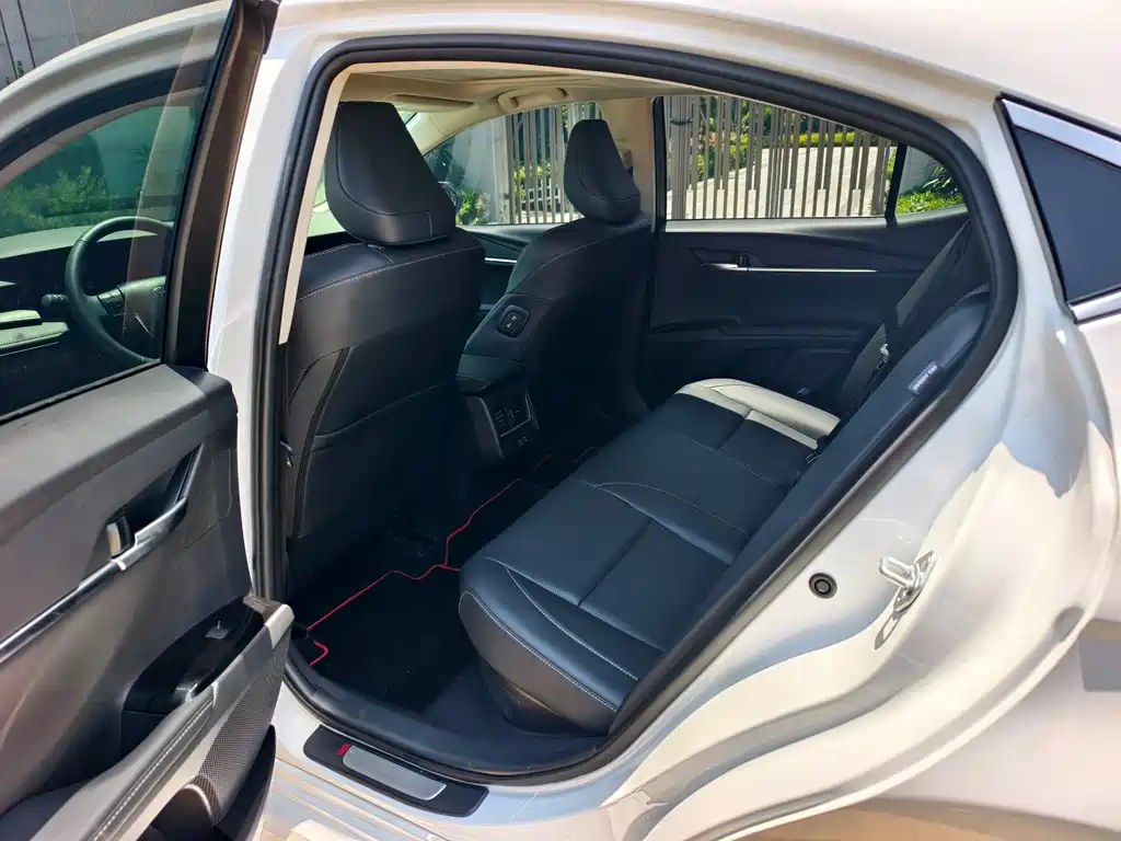Toyota Camry 2026 2.0HSE Sport Lite