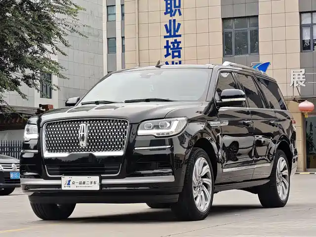 LINCOLN NAVIGATOR 2023