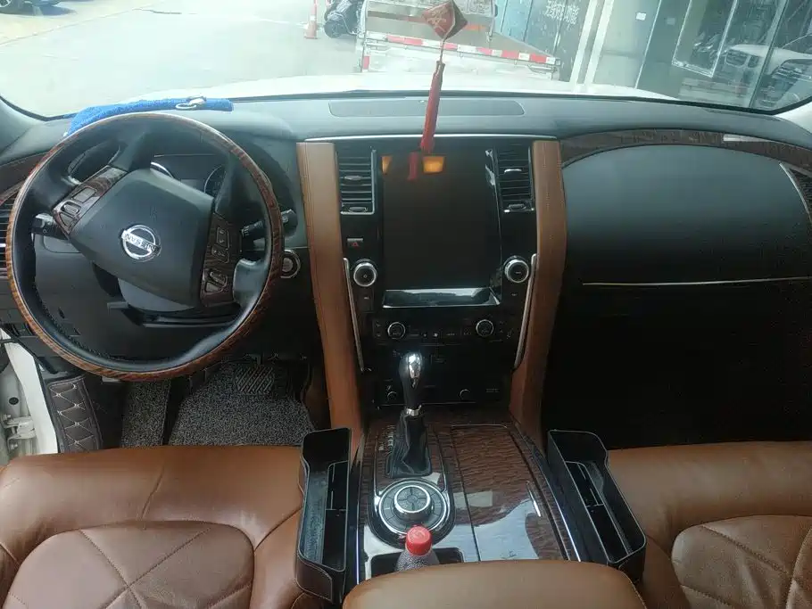 Nissan Patrol — миниатюра 12