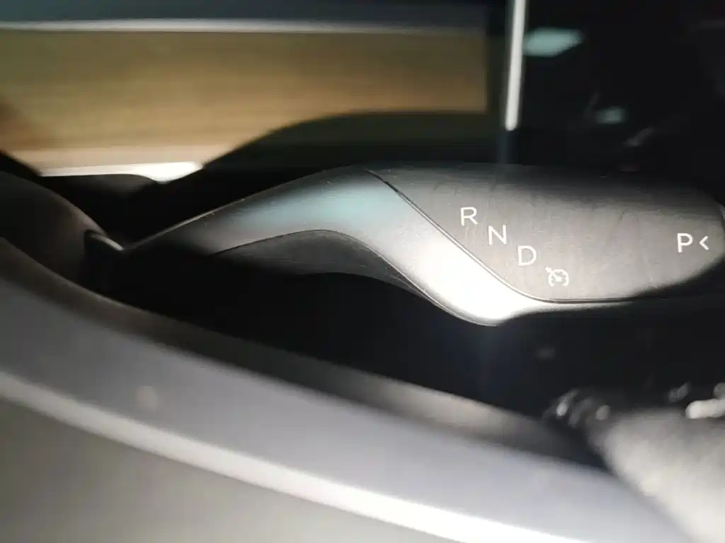 Tesla Model Y — миниатюра 14
