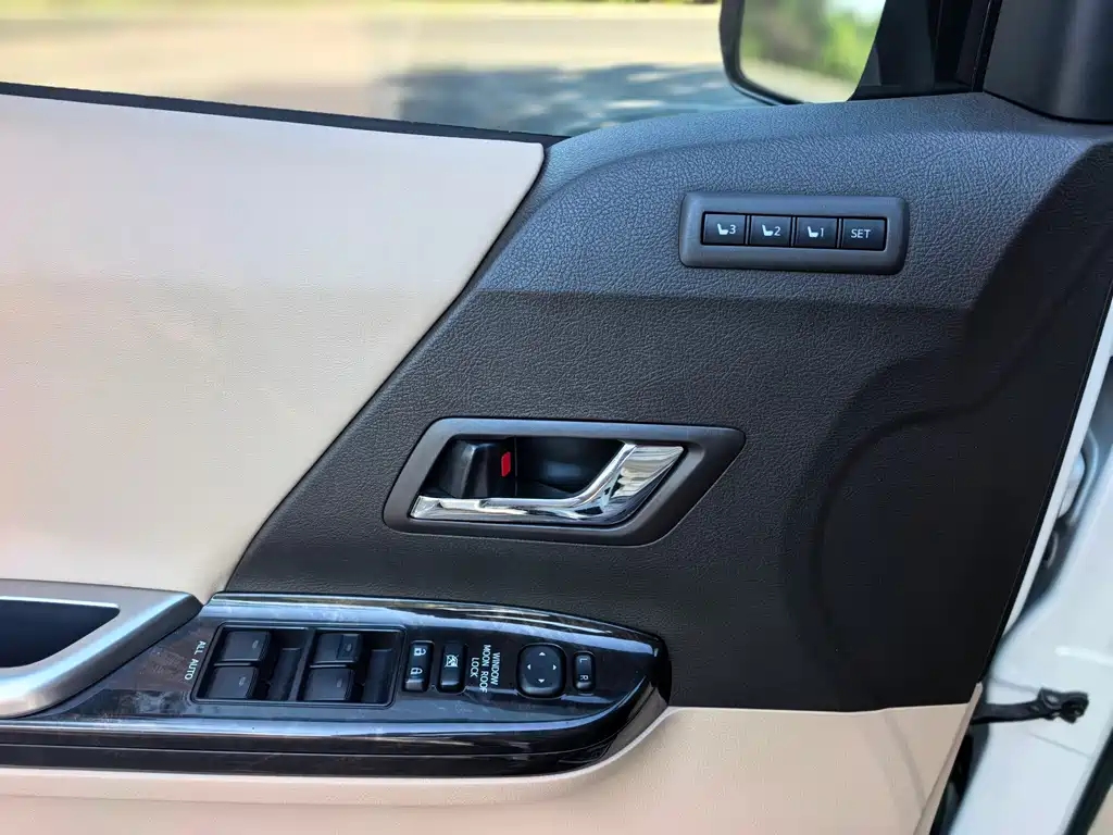 Toyota Alphard — фотографии объявления, Фото 11