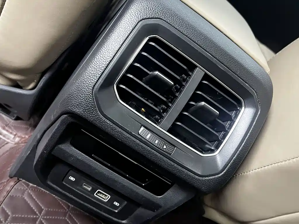 Volkswagen Tiguan L — миниатюра 8
