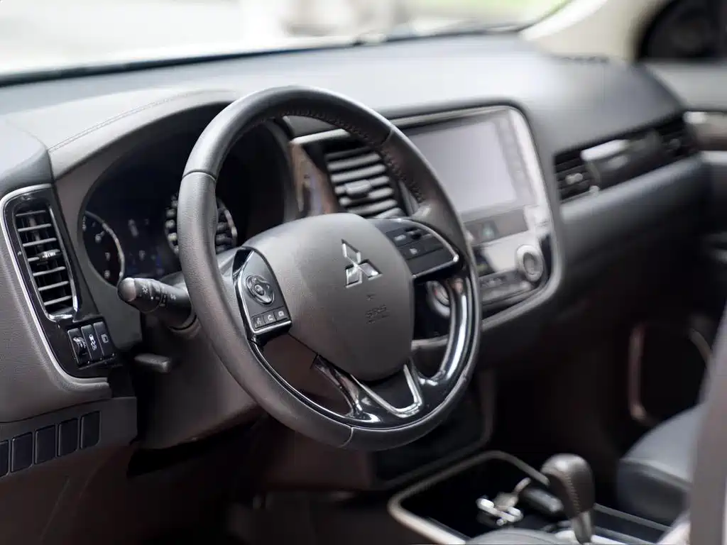 Mitsubishi Outlander — миниатюра 10