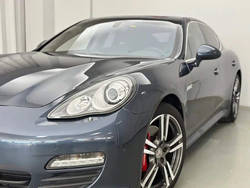 Porsche Panamera 2010 Panamera S 4.8L