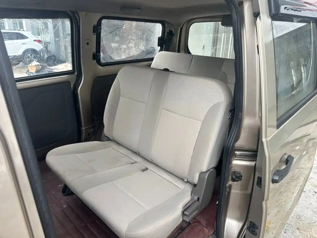 Wuling Rongguang V — миниатюра 5