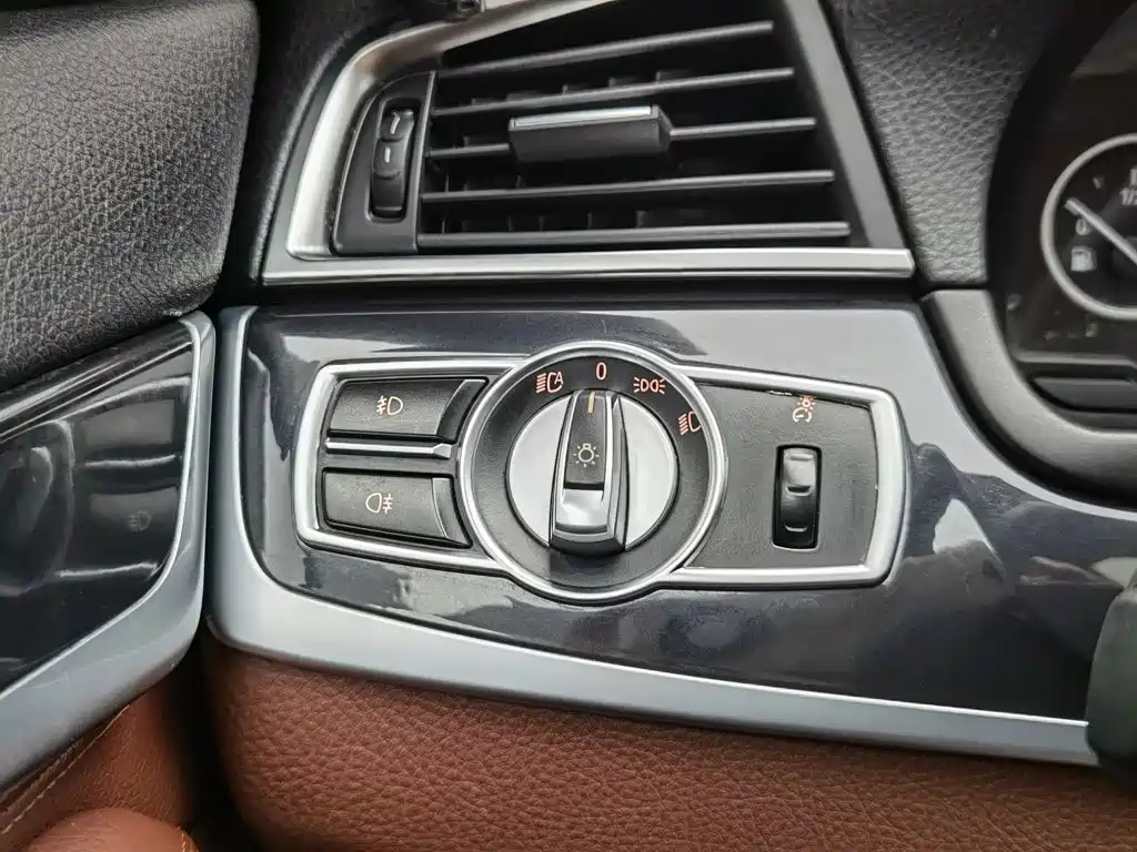 BMW 5 Series — миниатюра 21
