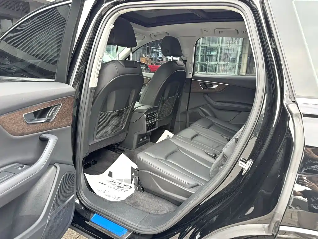 Audi Q7 2023 55 TFSI quattro S line Sport