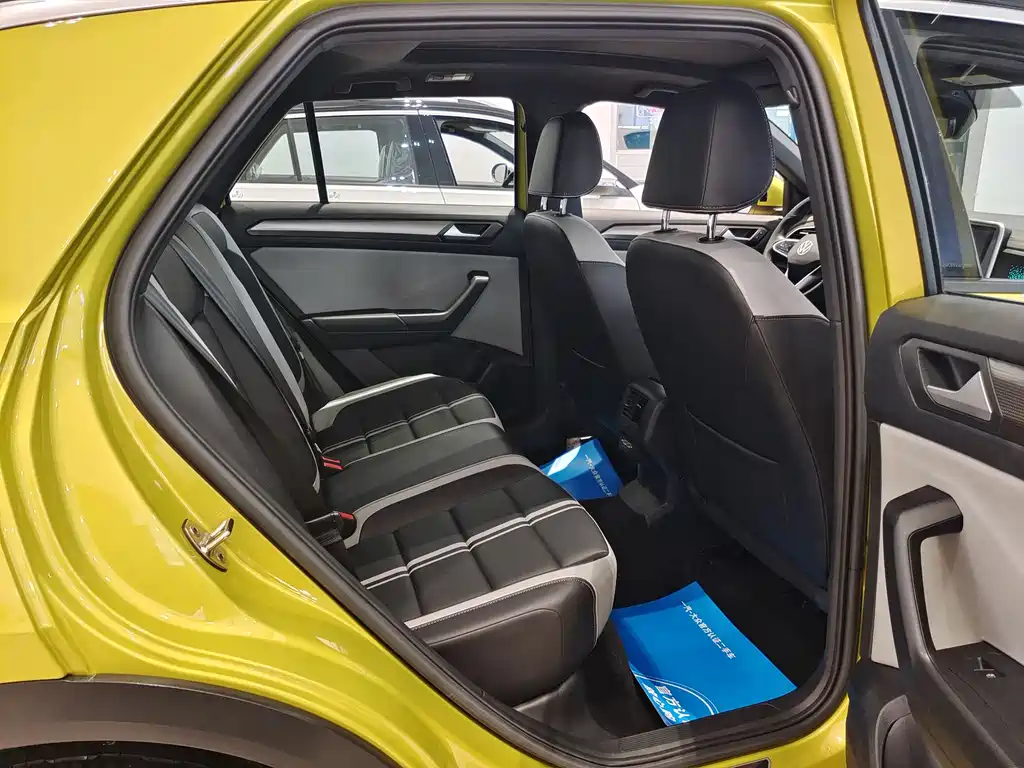 VOLKSWAGEN T ROC EXPLORING SONGS