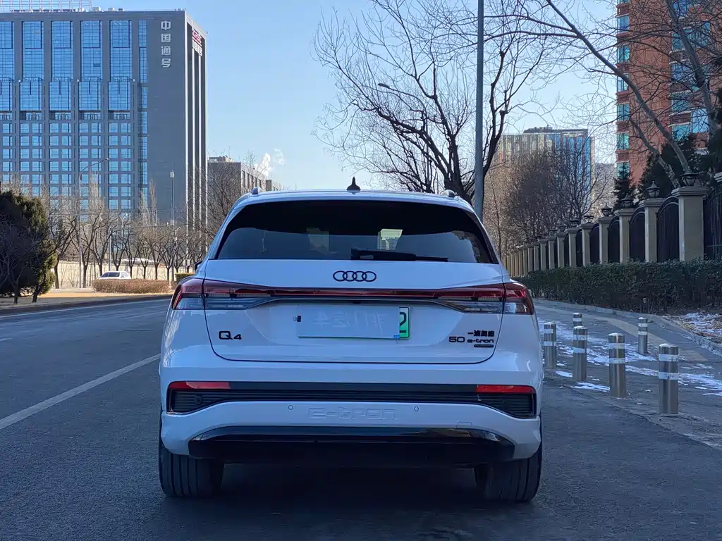 AUDI Q4 E TRON