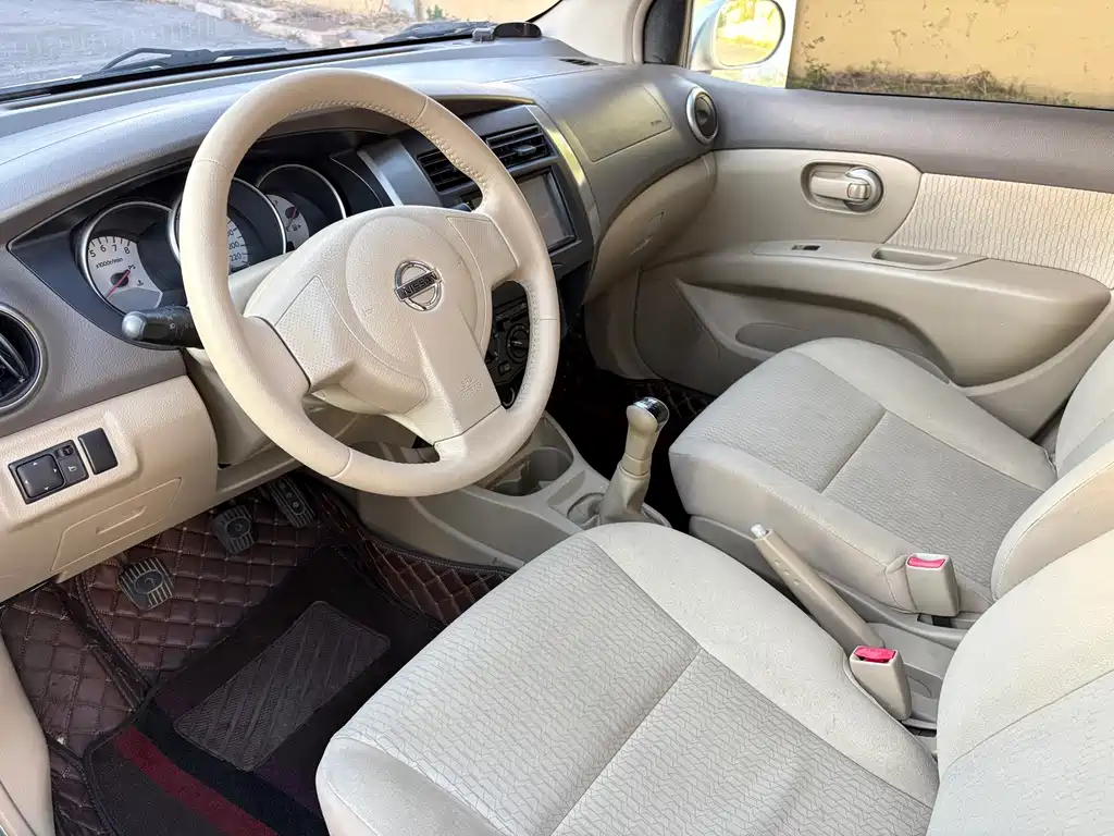 Nissan Livina — миниатюра 7