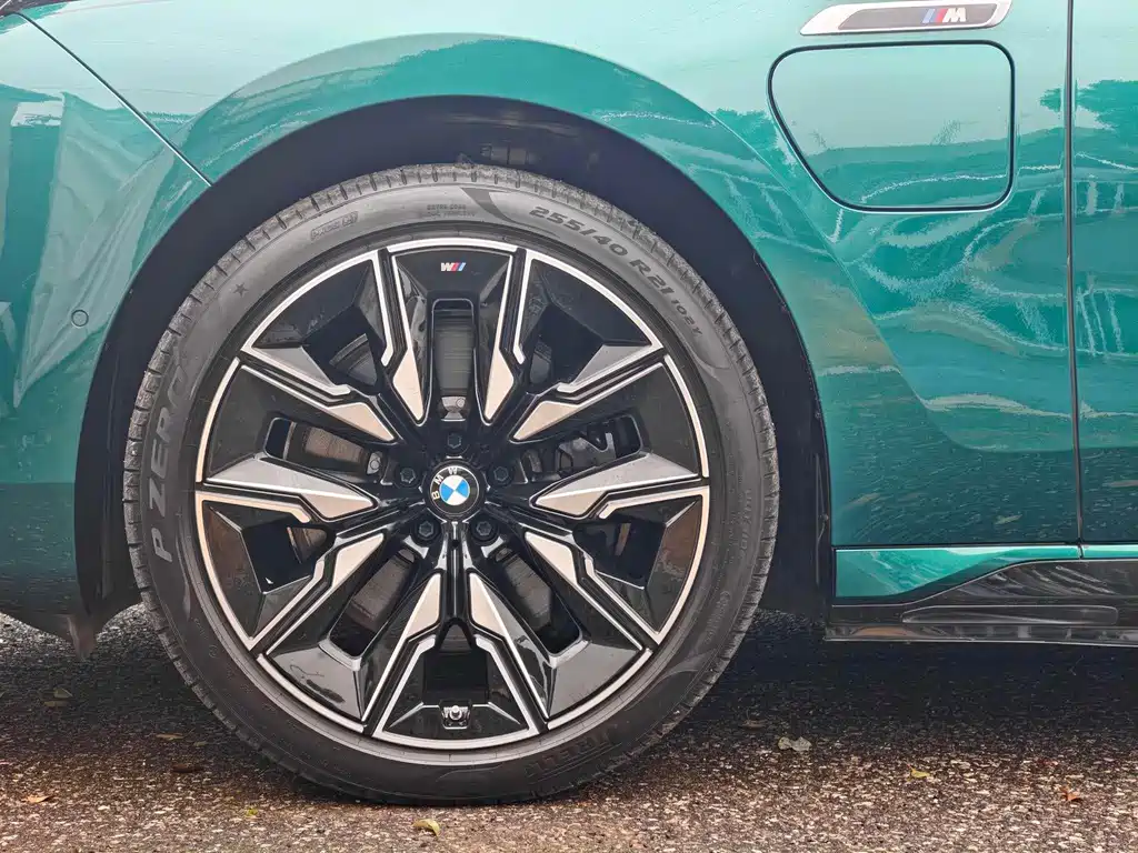 BMW i7 M70L 2023 M70L