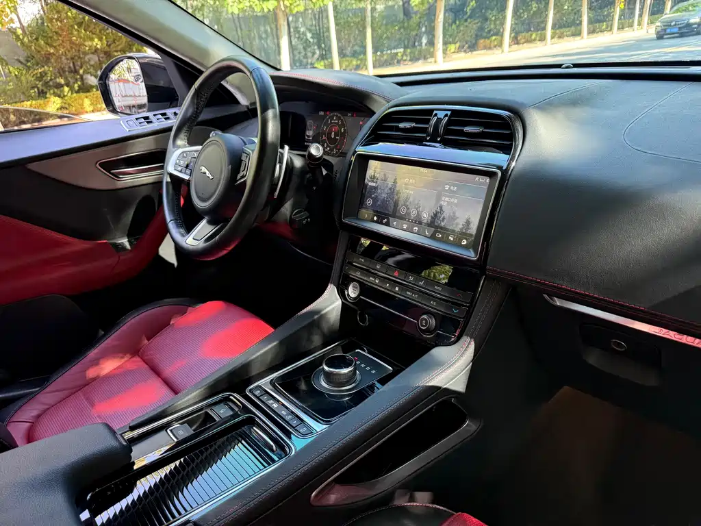 Jaguar F-PACE — миниатюра 7