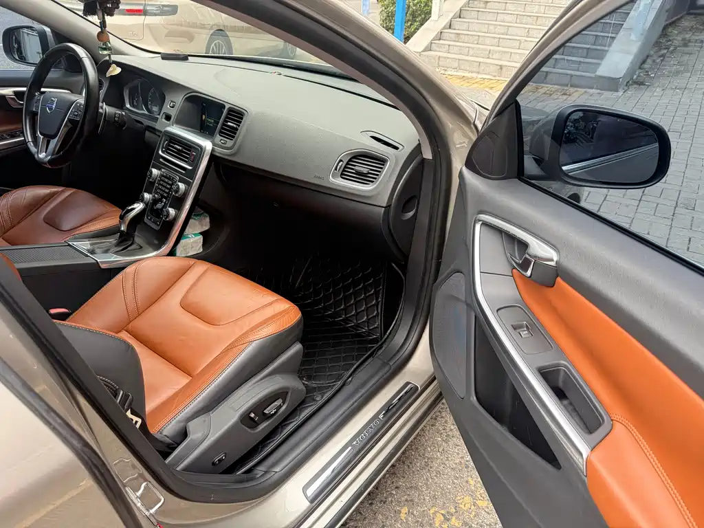 Volvo V60 — миниатюра 7