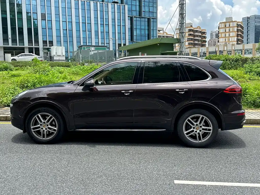 Porsche Cayenne — миниатюра 17