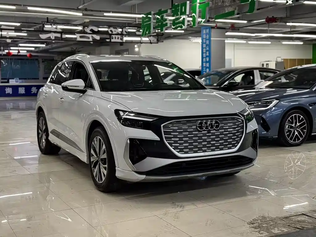 AUDI Q4 E TRON