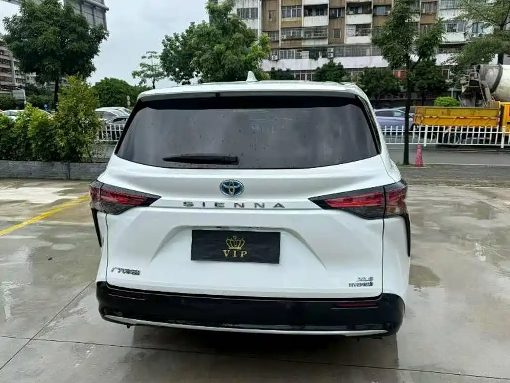 Toyota Sienna — миниатюра 4