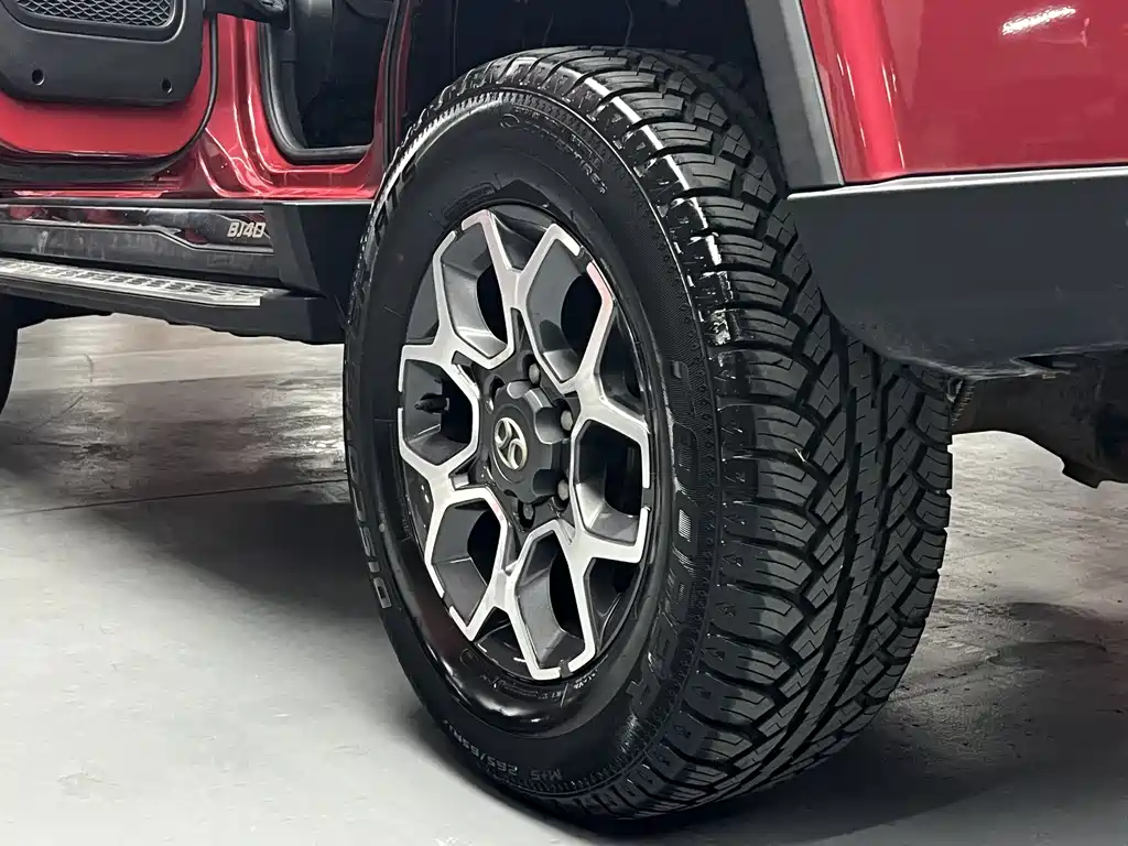 BAIC BJ40 2019 PLUS 2.3T MT Premium VI
