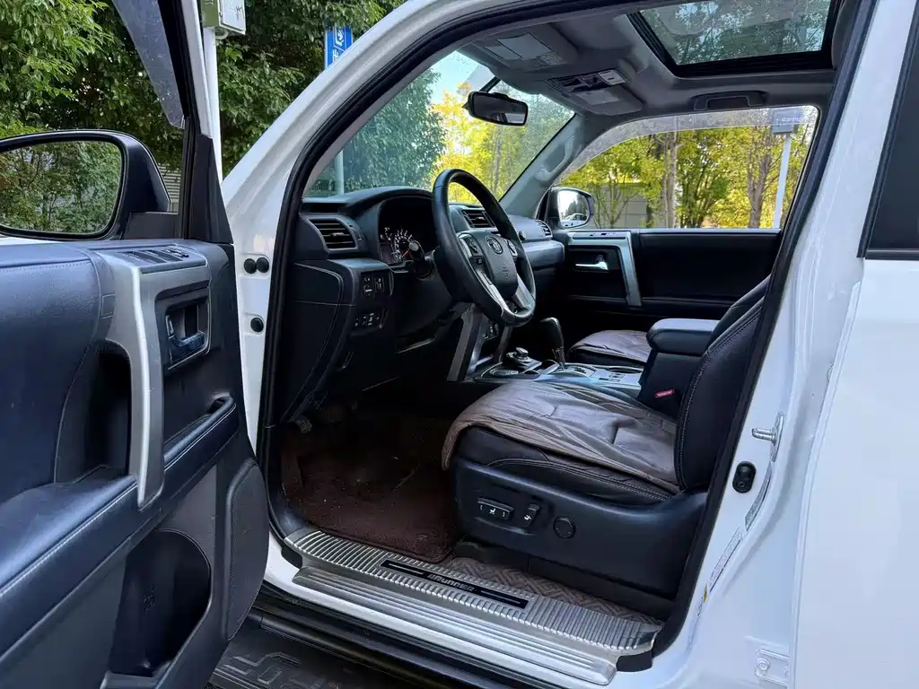 Toyota 4Runner — миниатюра 6