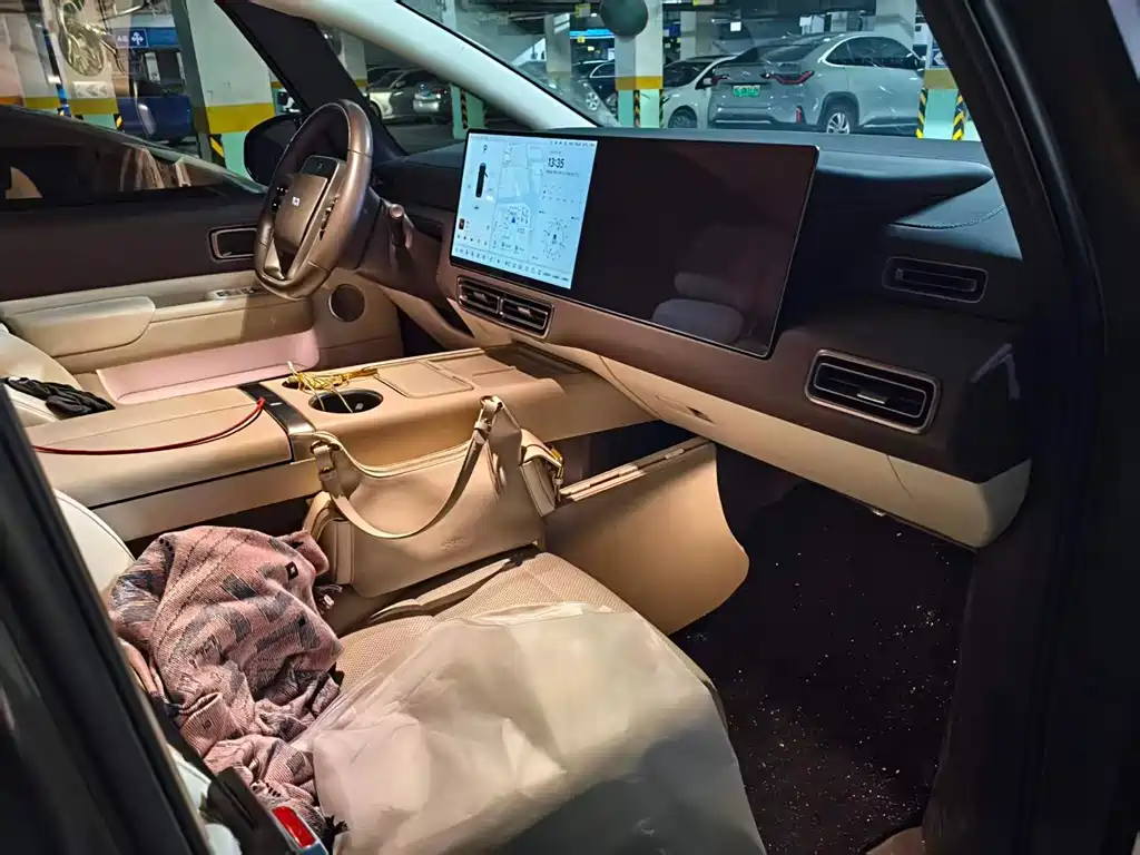 Li Auto Li MEGA — миниатюра 3