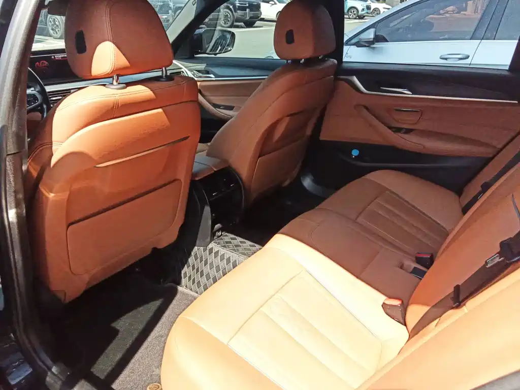 BMW 5 Series — миниатюра 15